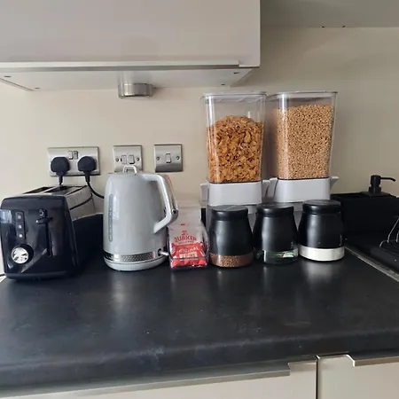 Kakra's Place With Free Secure Parking Apartamento York