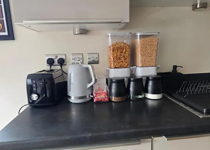 Kakra's Place With Free Secure Parking Lägenhet York